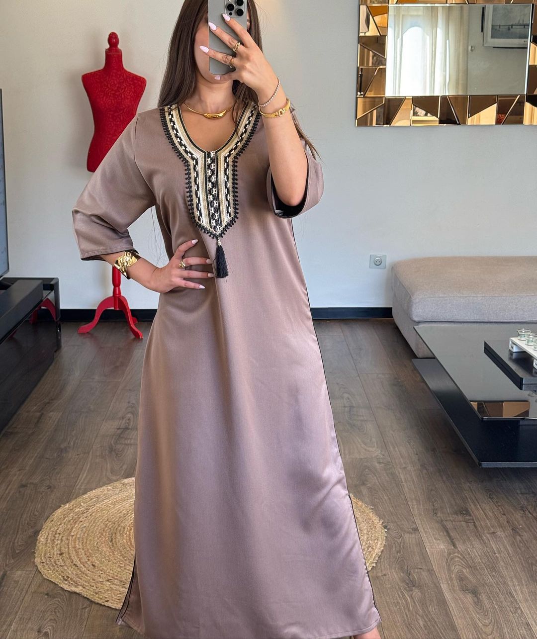 Abaya Chic et Élégante – Confort & Raffinement au Quotidien