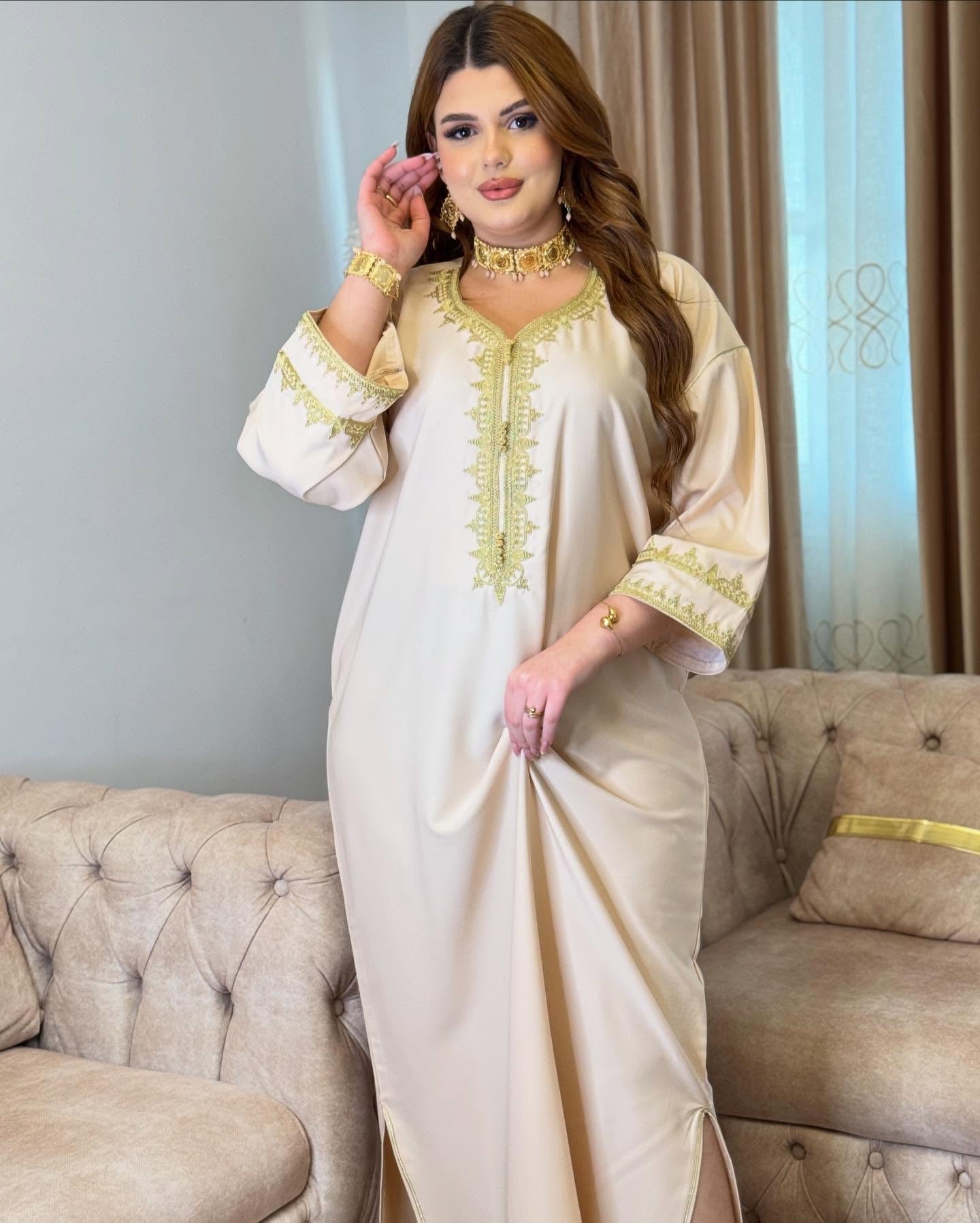 💫 Abaya Crème & Broderies Dorées – Élégance Intemporelle 💫