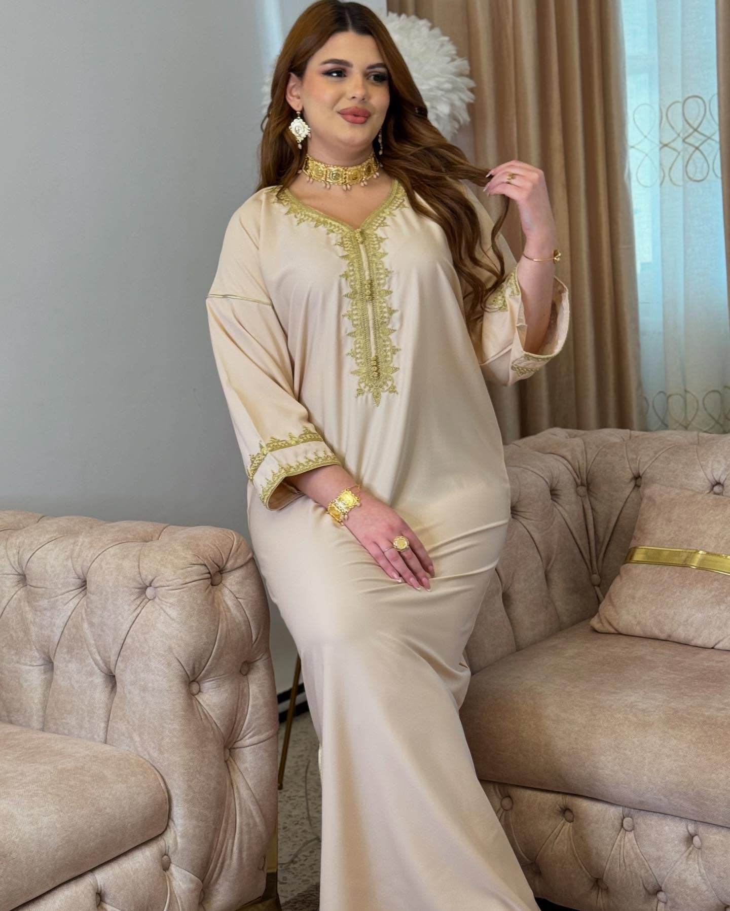 💫 Abaya Crème & Broderies Dorées – Élégance Intemporelle 💫