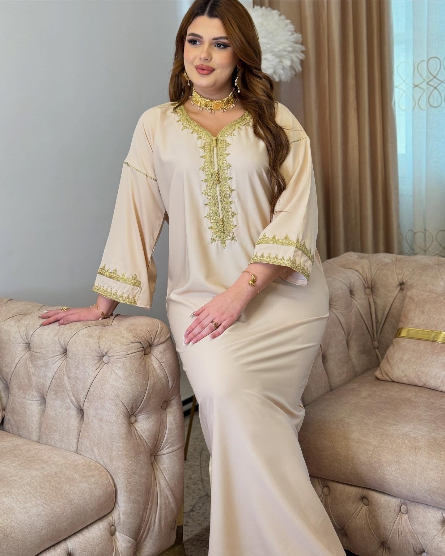 💫 Abaya Crème & Broderies Dorées – Élégance Intemporelle 💫