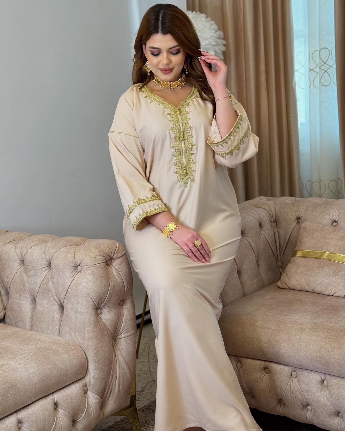 💫 Abaya Crème & Broderies Dorées – Élégance Intemporelle 💫