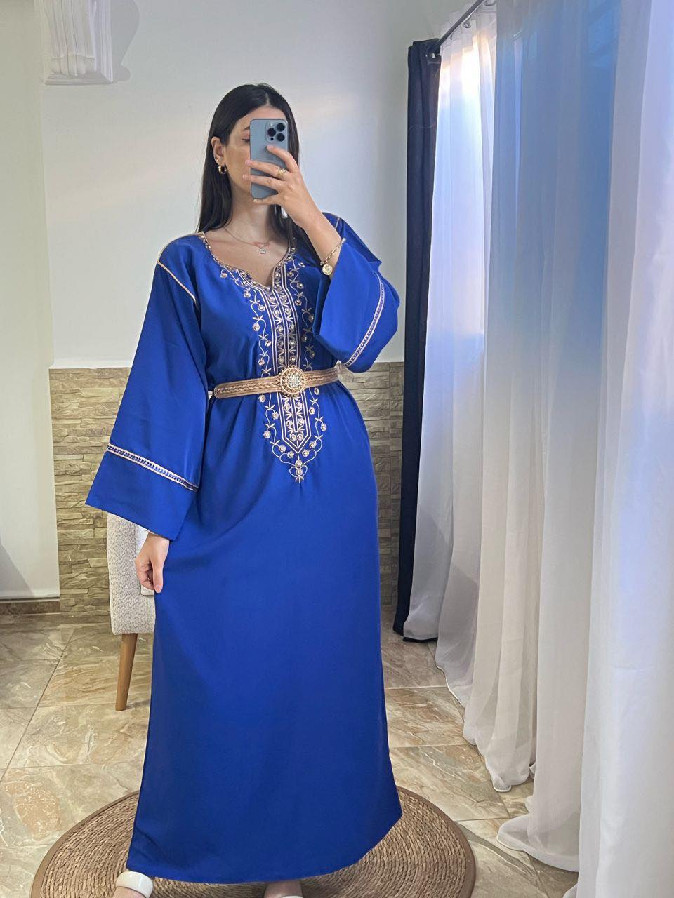 ✨ Élégance Orientale – Abaya brodée en Crêpe Luxe ✨