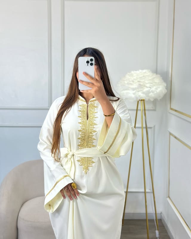 Caftan Élégance Nacrée – Raffinement et prestige en toute légèreté ✨
