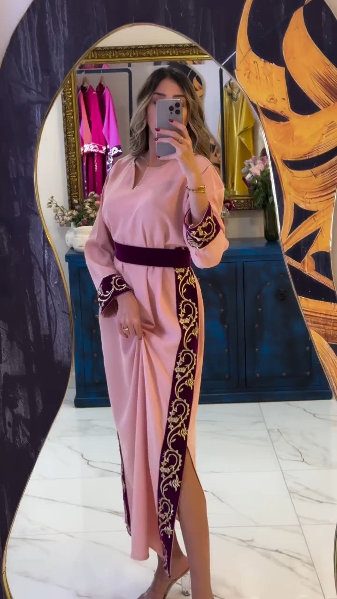 🌸 Caftan Élégance — L’alliance parfaite entre modernité et raffinement
