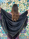 🌟 Châle Noir Élégance Dorée – Raffinement et Intemporalité 🌟