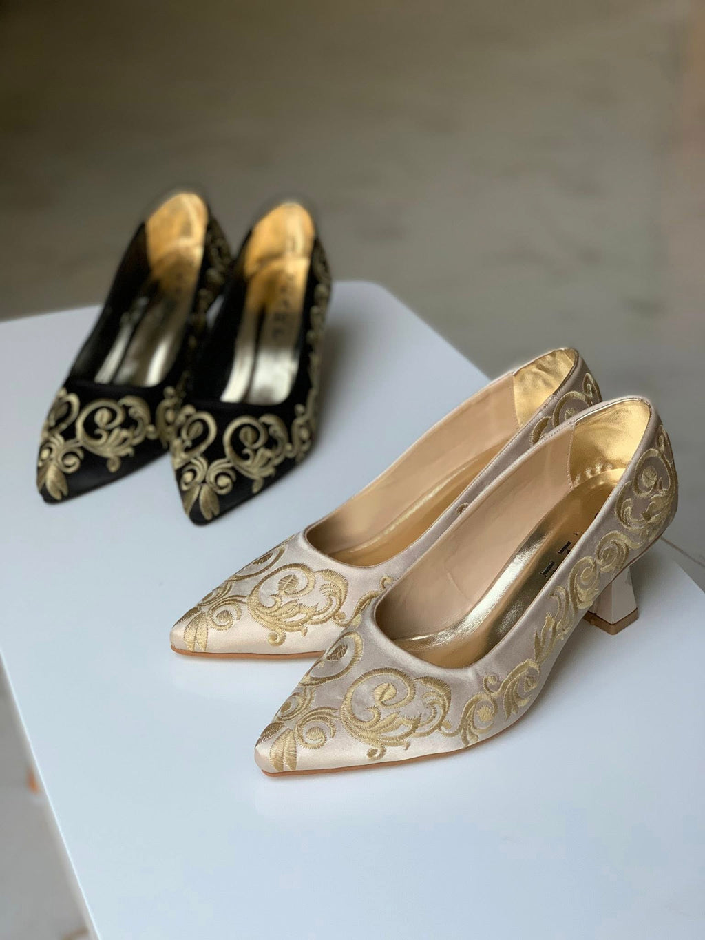 ✨ Zeitlose Eleganz – Bestickte Pumps Mejboud ✨