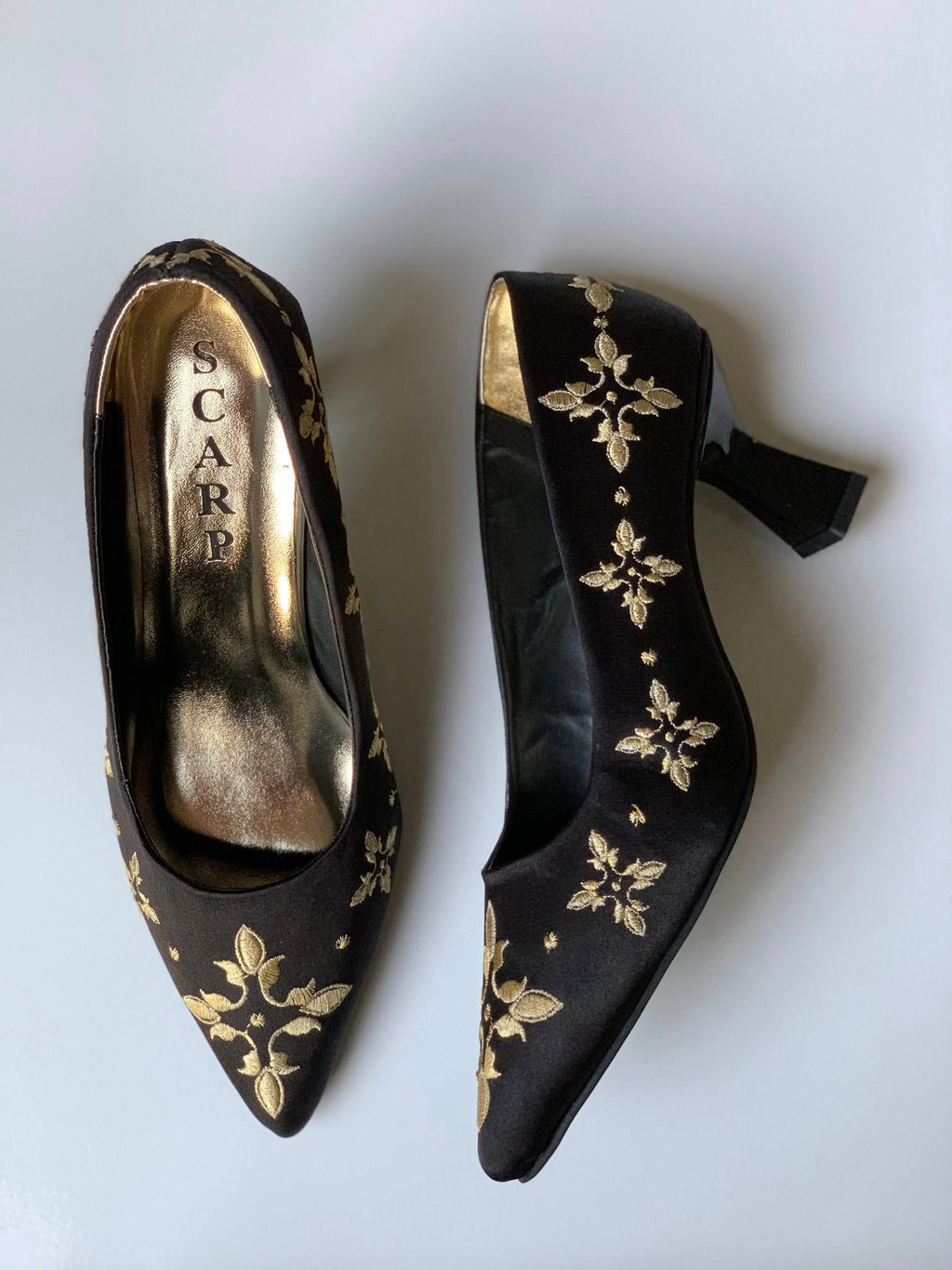 ✨ Zeitlose Eleganz – Bestickte Pumps Mejboud ✨