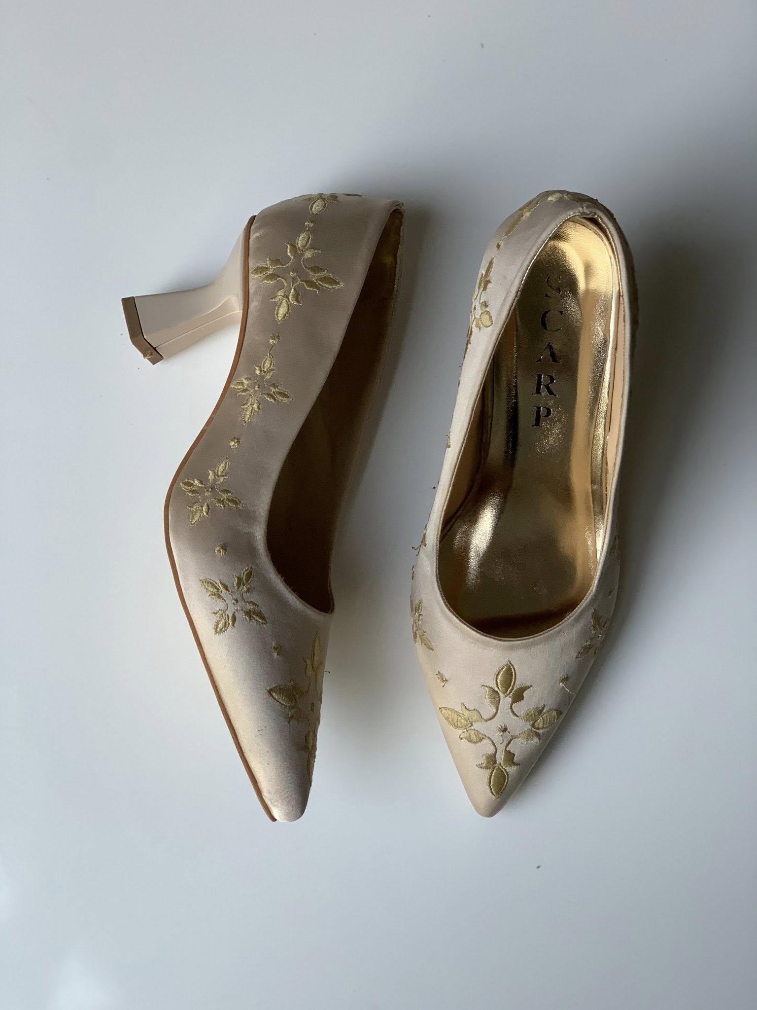 ✨ Zeitlose Eleganz – Bestickte Pumps Mejboud ✨
