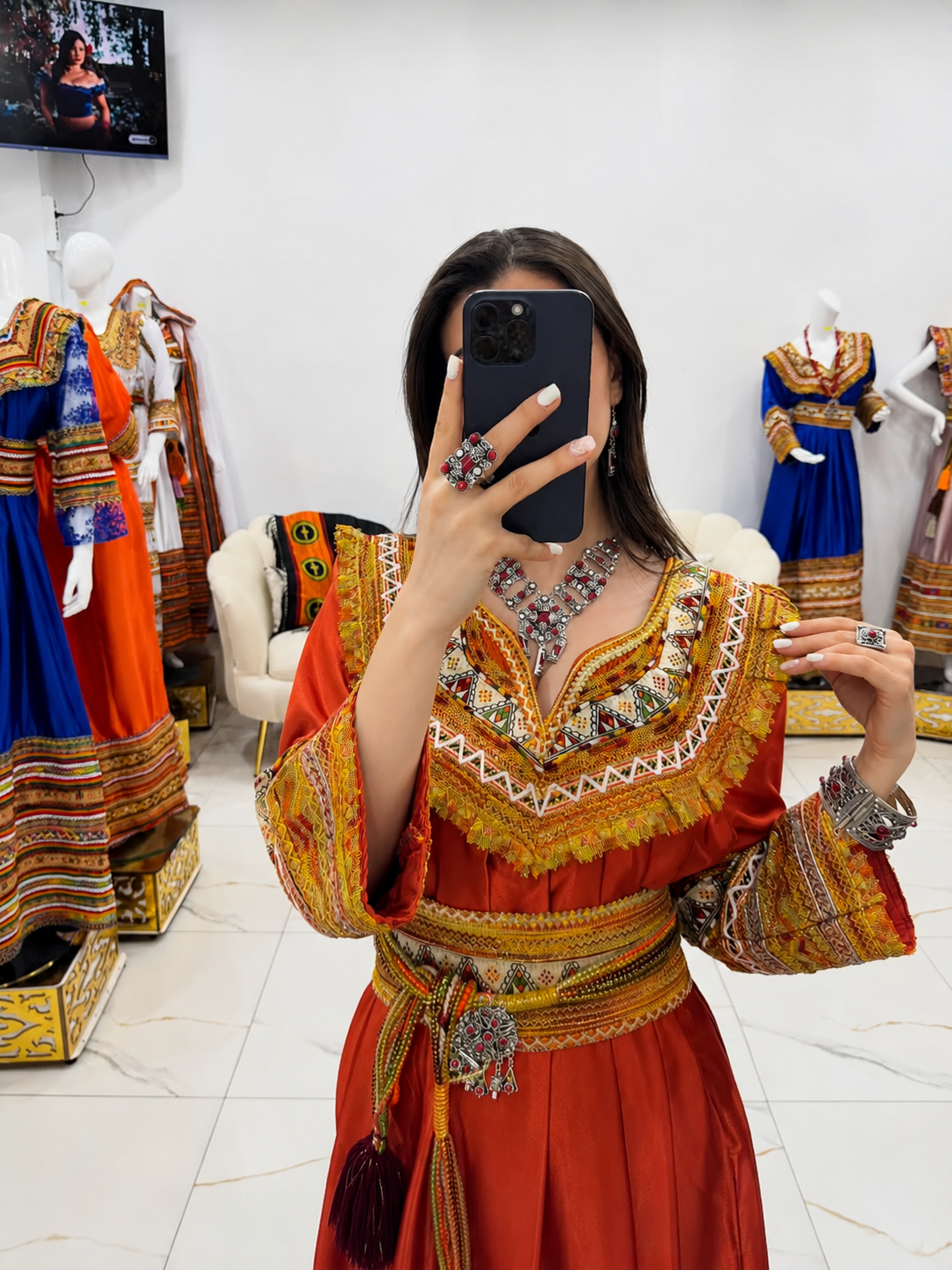 ✨ Robe Kabyle Élégance Satin – Tradition & Raffinement ✨