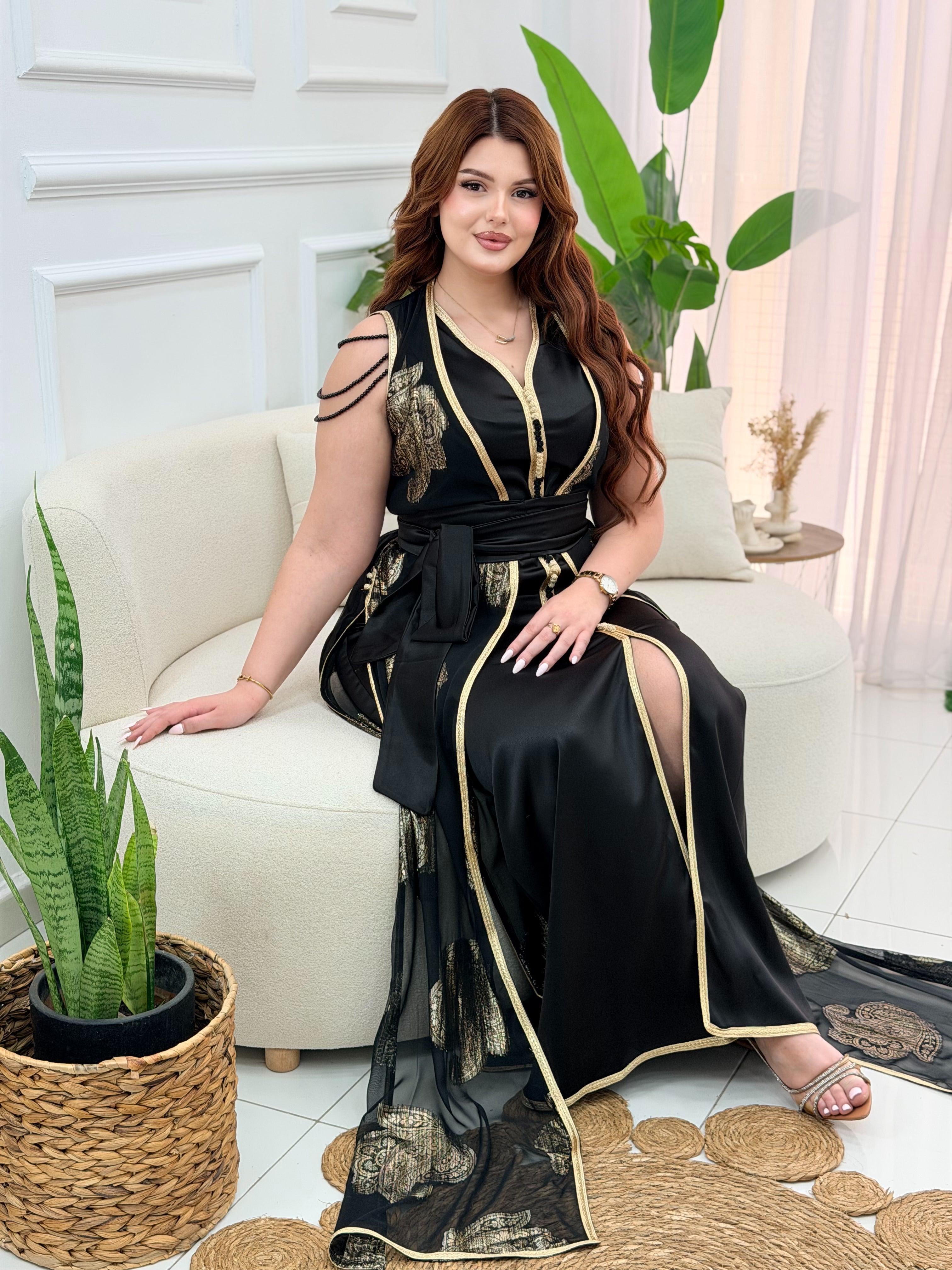 Caftan deux pièces en satin noir avec Tlija brodée or