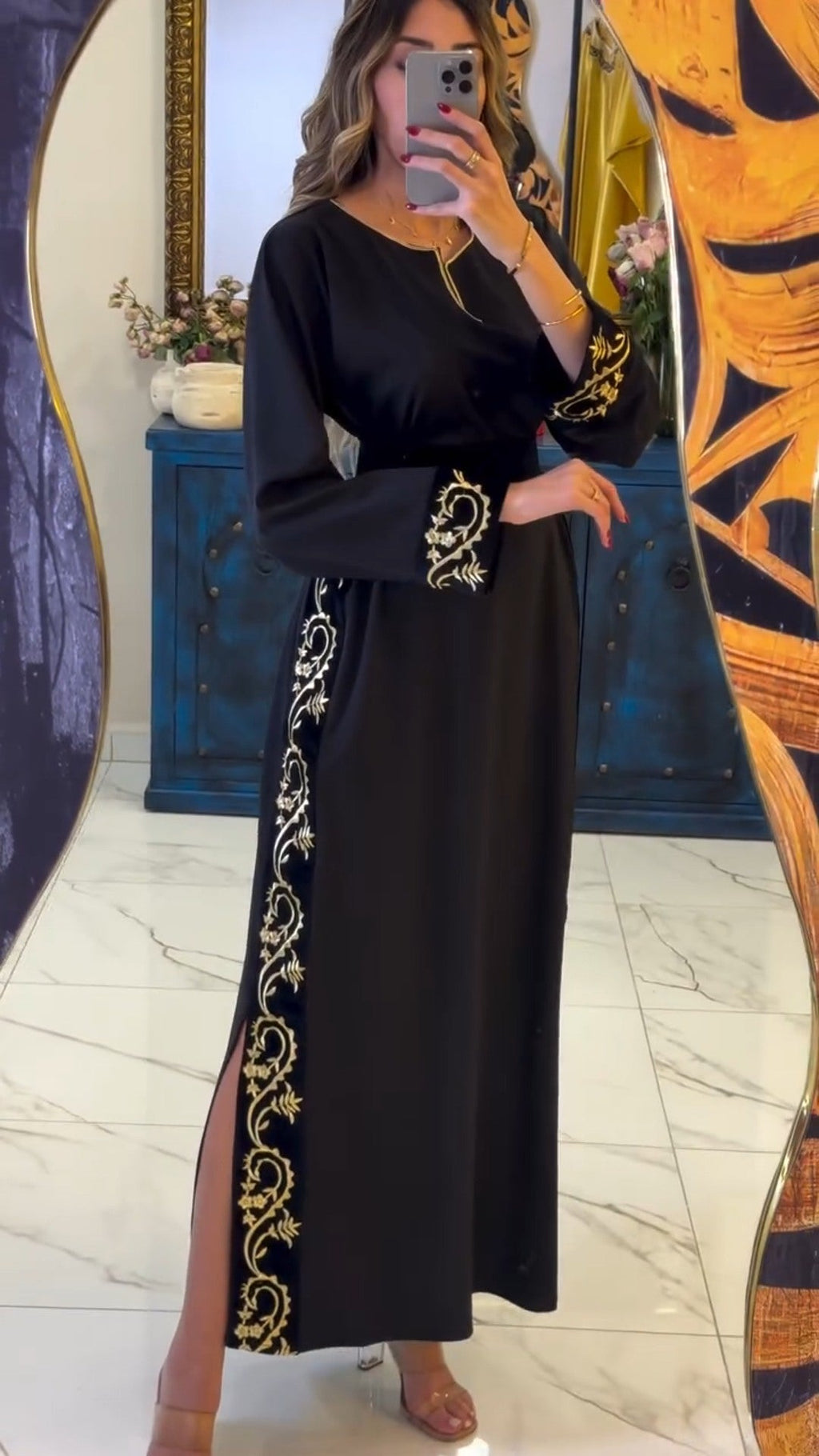 🌸 Caftan Élégance — L’alliance parfaite entre modernité et raffinement