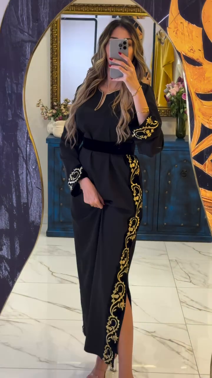 🌸 Caftan Élégance — L’alliance parfaite entre modernité et raffinement