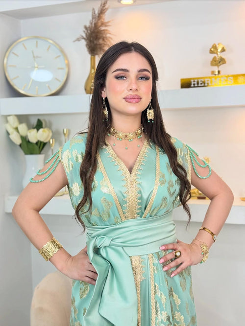 Caftan deux pièces en satin vert menthe avec Tlija brodée or
