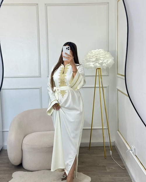 Caftan Élégance Nacrée – Raffinement et prestige en toute légèreté ✨