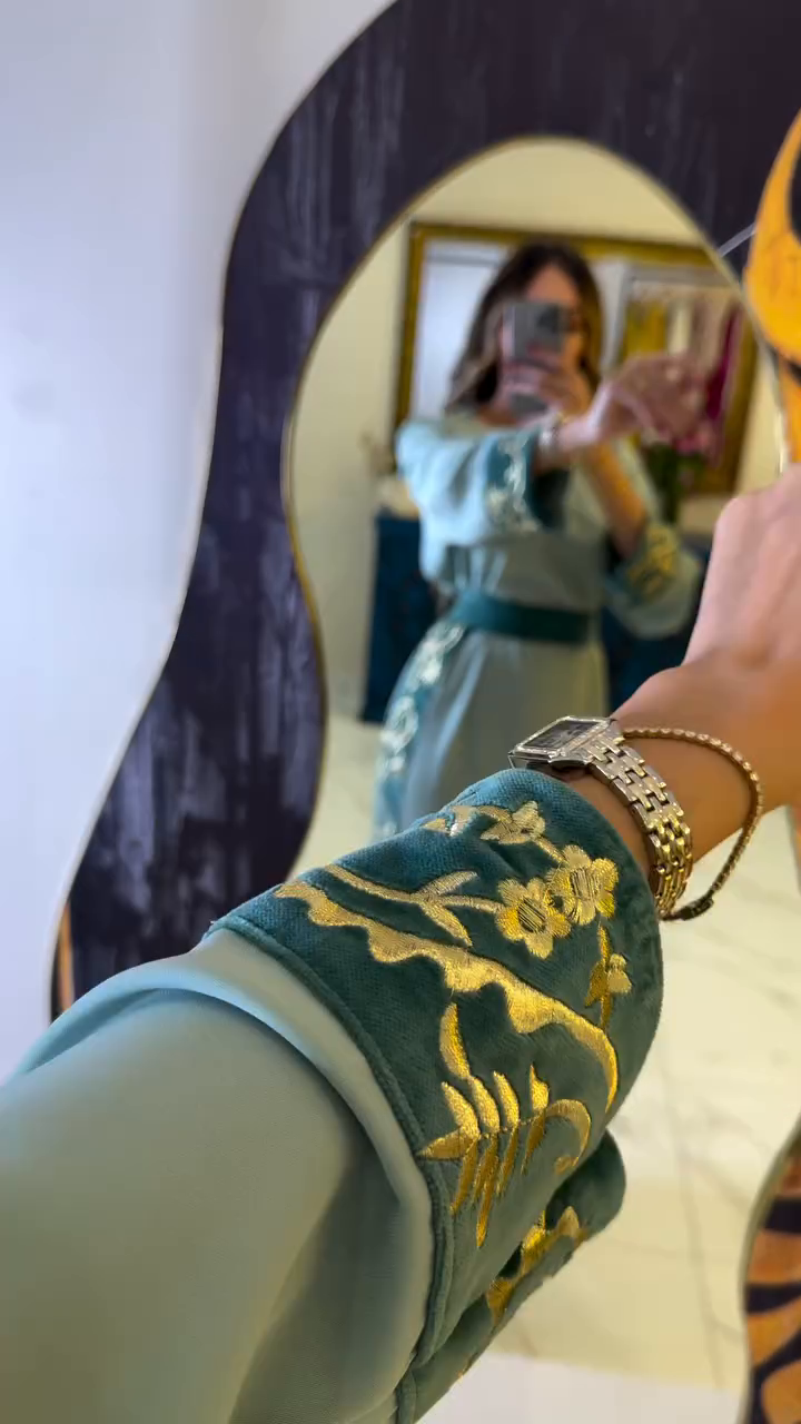 🌸 Caftan Élégance — L’alliance parfaite entre modernité et raffinement